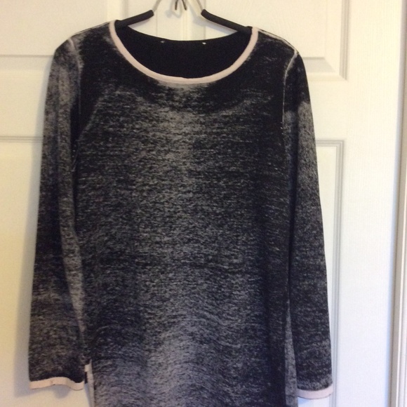 Women sweater - Picture 1 of 9